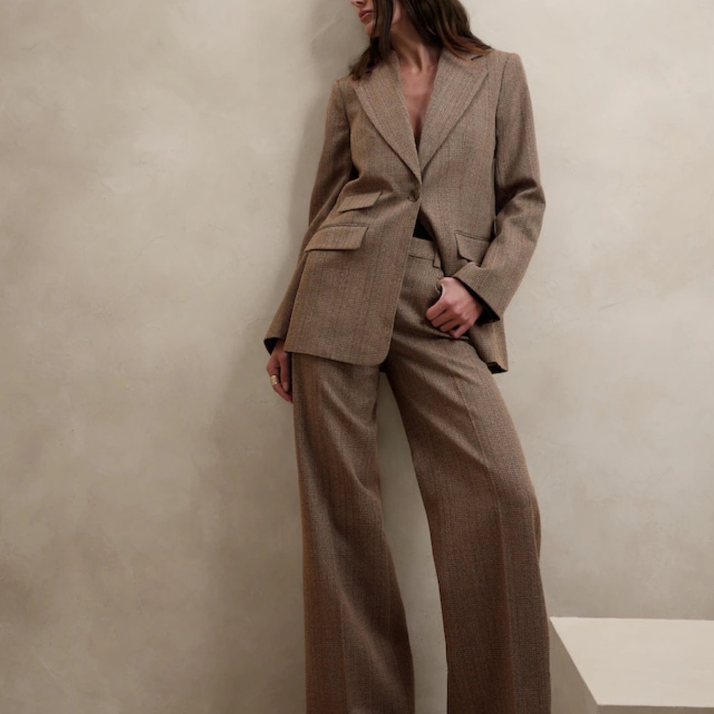BANANA REPUBLIC‼️‼️. LIDO SCULPTED ITALIAN WOOL BLAZER - Picture 3 of 7